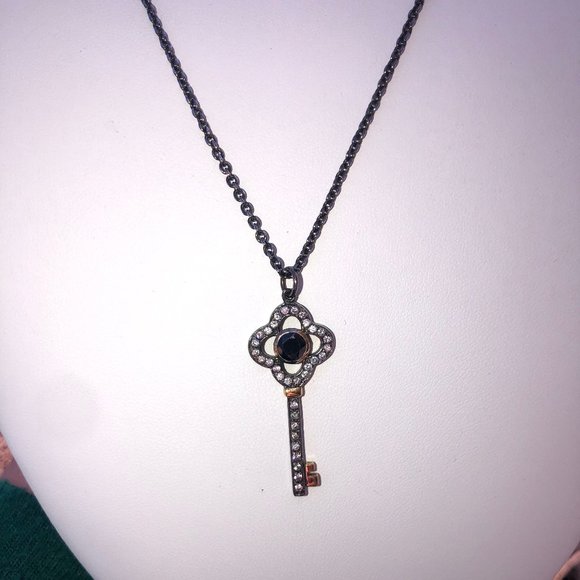 Stella & Dot Clover Key Necklace Hematite - Picture 2 of 7